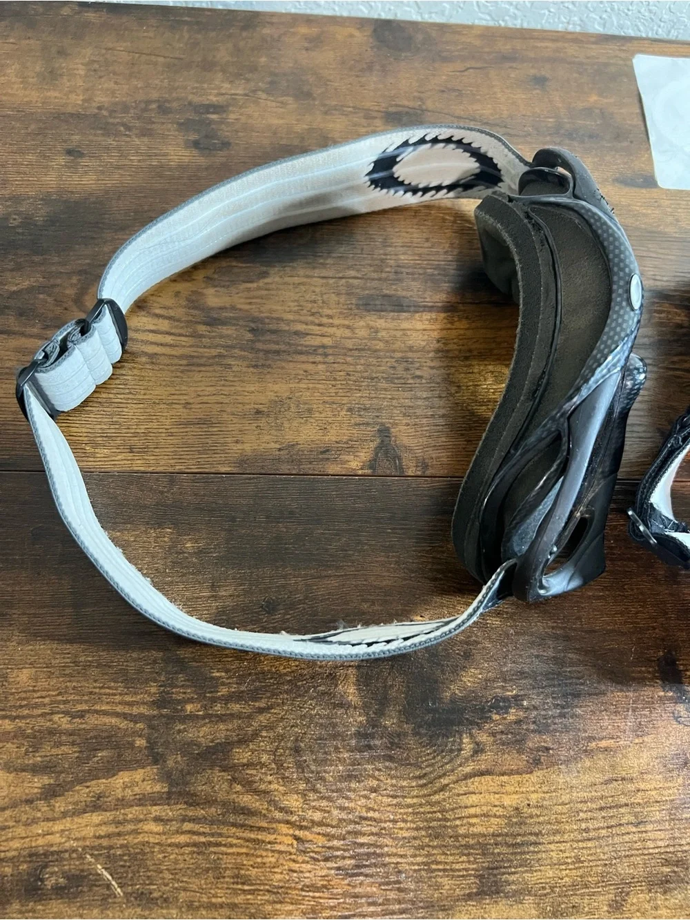Oakley Men's Black and White Goggle Face Mask